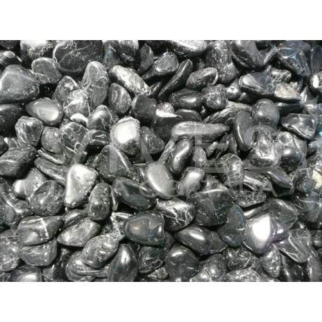 Turmalina preta pequena arredondada de qualidade extra.