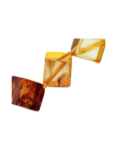 Collier d'ambre avec insecte (Y70)