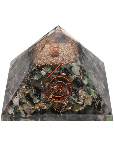 Resin Emerald Pyramid with Spiral 7x7cm