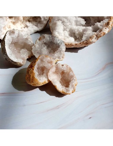 Grande geode de quartzo branco