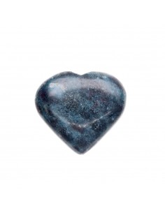 Coeur en cyanite avec rubis