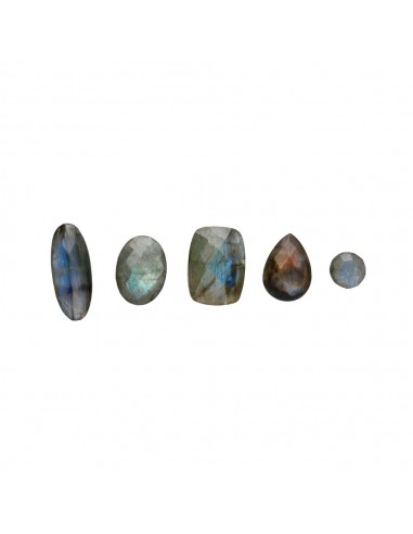 Cabochon de labradorite à facettes